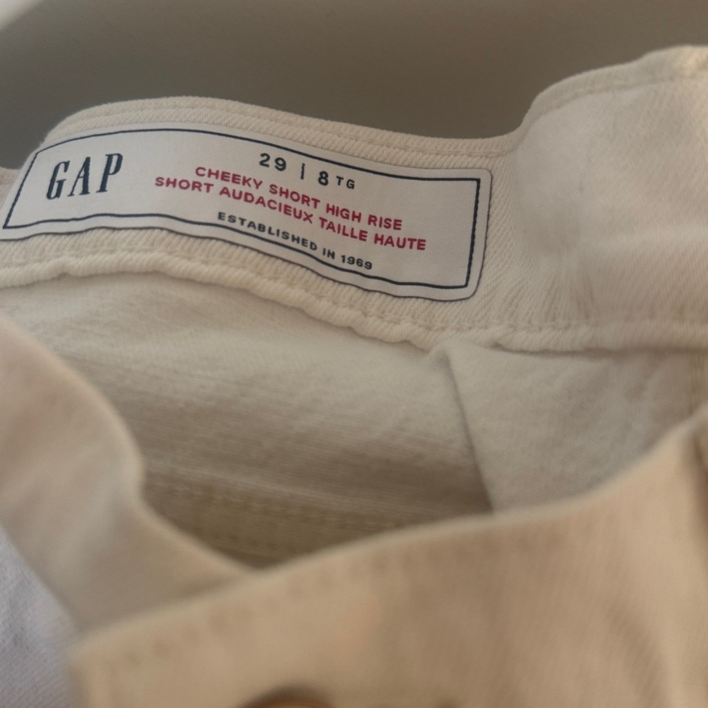 GAP Off-White High Rise Cheeky Shorts - Picture 2 of 3